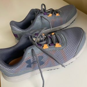 Under Armour Tennis Shoes Size 8.5 gray